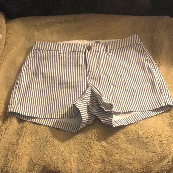 🔹4 for $30 Old Navy Blue and White Striped Shorts, size 2 - Picture 1 of 4